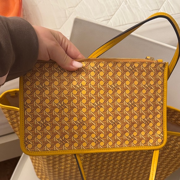 Tory Burch Geometric Yellow Tote - Picture 4 of 7